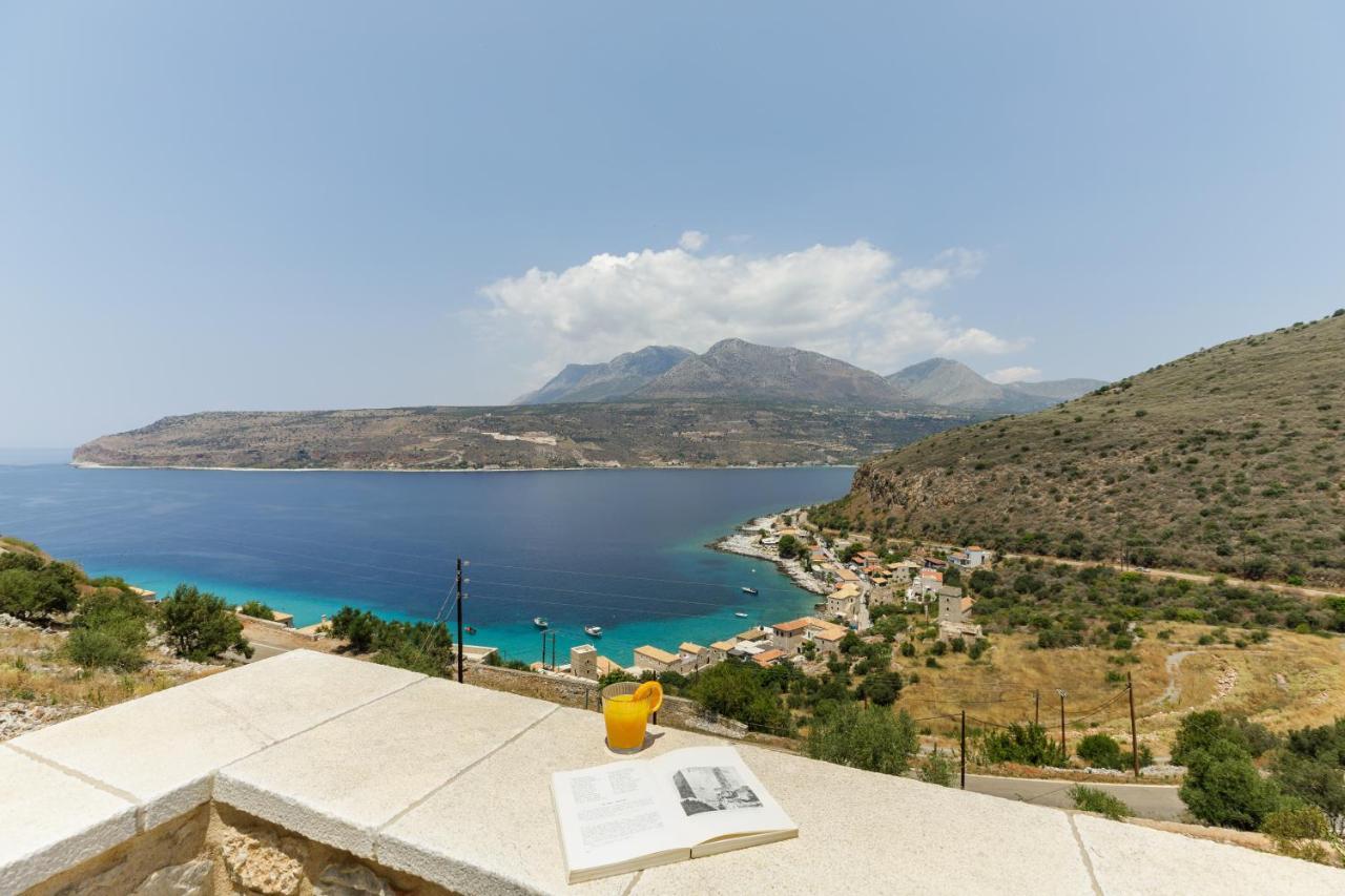 Trapela Limeni Luxury Suites Exterior foto