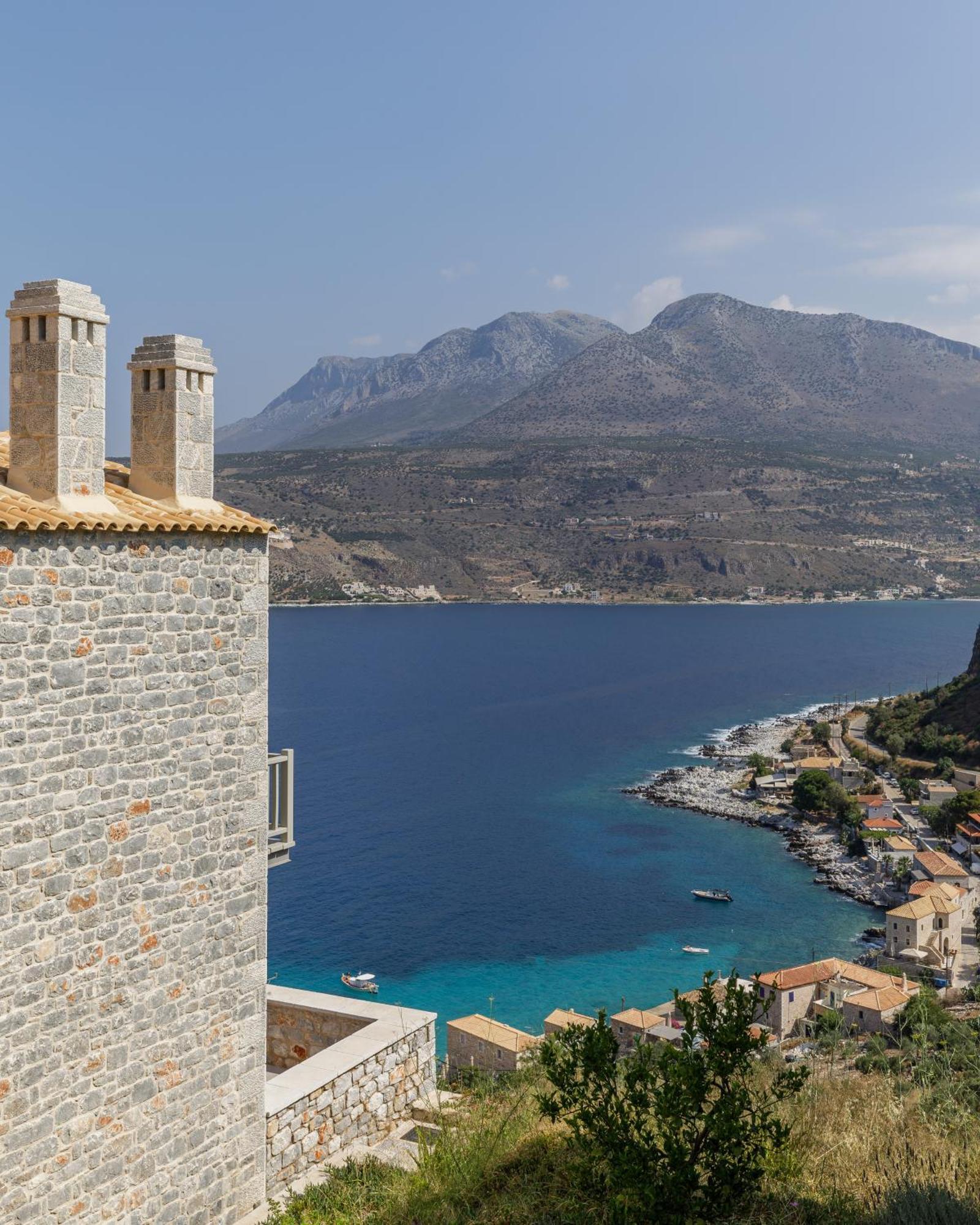 Trapela Limeni Luxury Suites Exterior foto