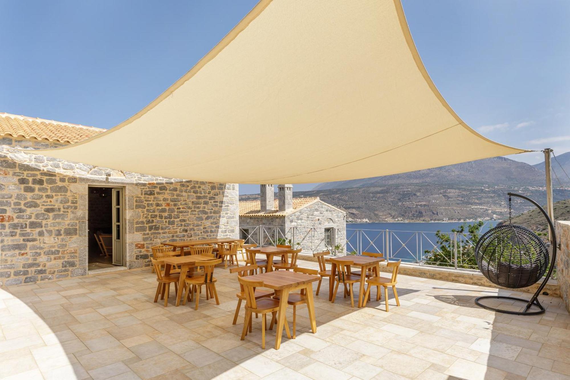 Trapela Limeni Luxury Suites Exterior foto