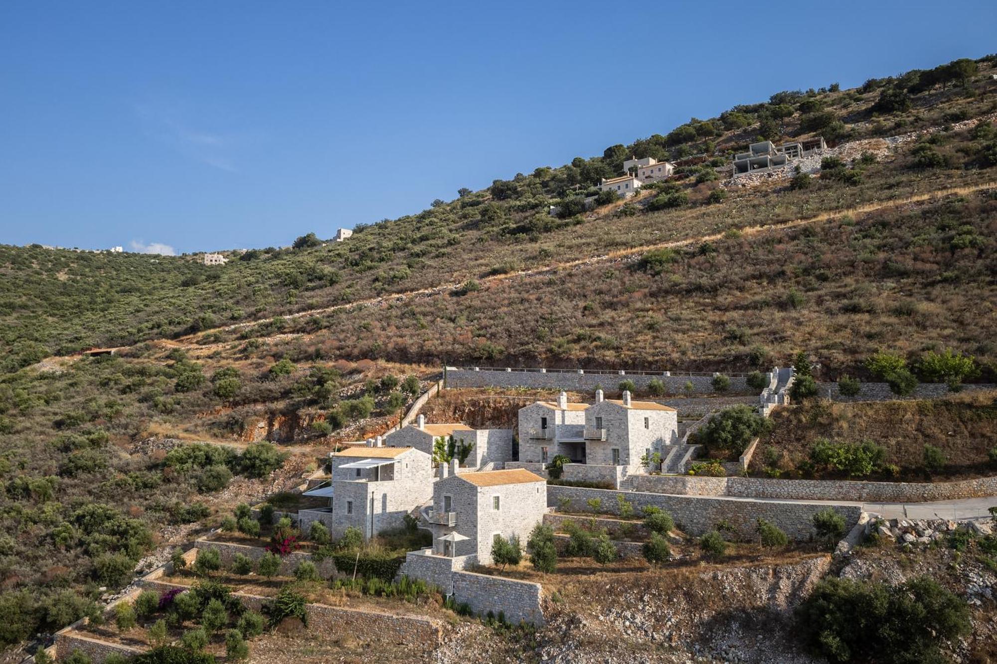 Trapela Limeni Luxury Suites Exterior foto