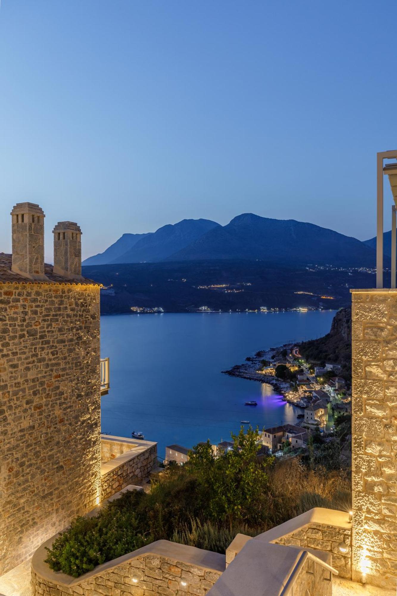 Trapela Limeni Luxury Suites Exterior foto