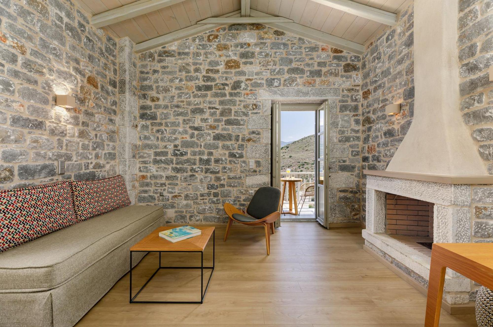 Trapela Limeni Luxury Suites Exterior foto