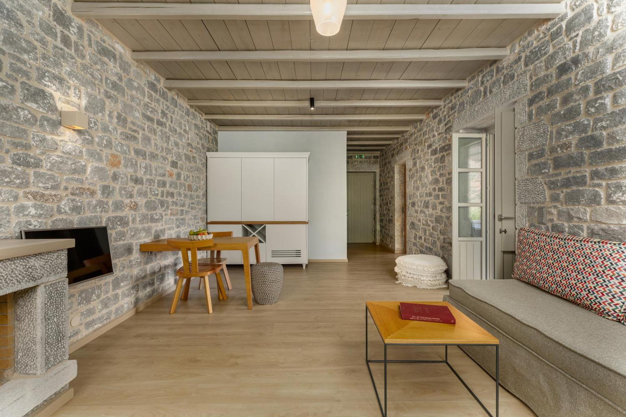 Trapela Limeni Luxury Suites Quarto foto
