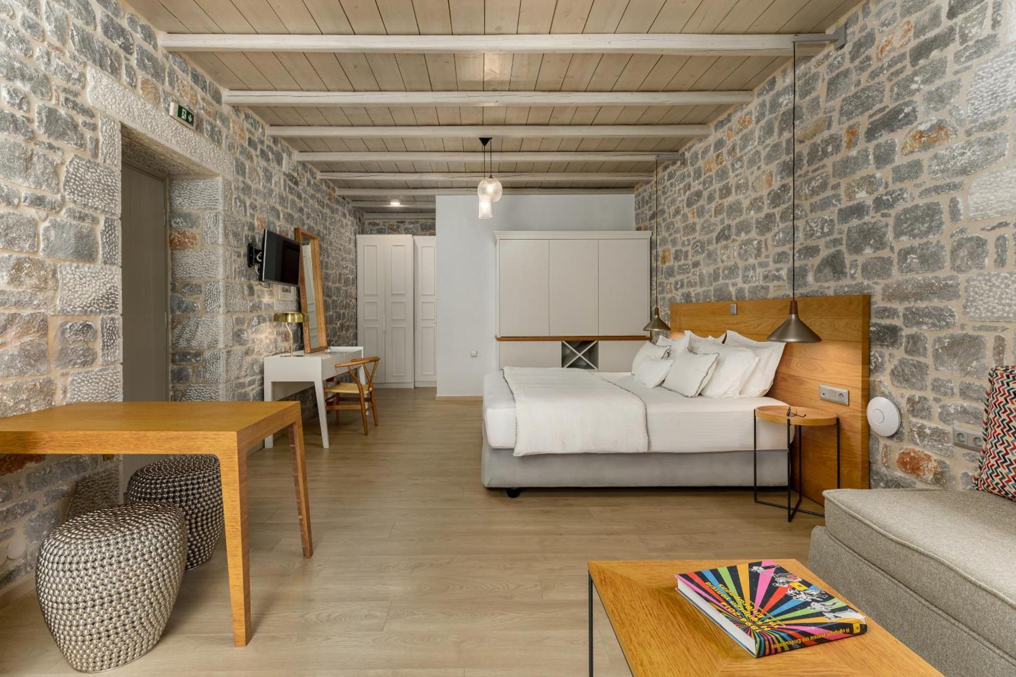 Trapela Limeni Luxury Suites Quarto foto