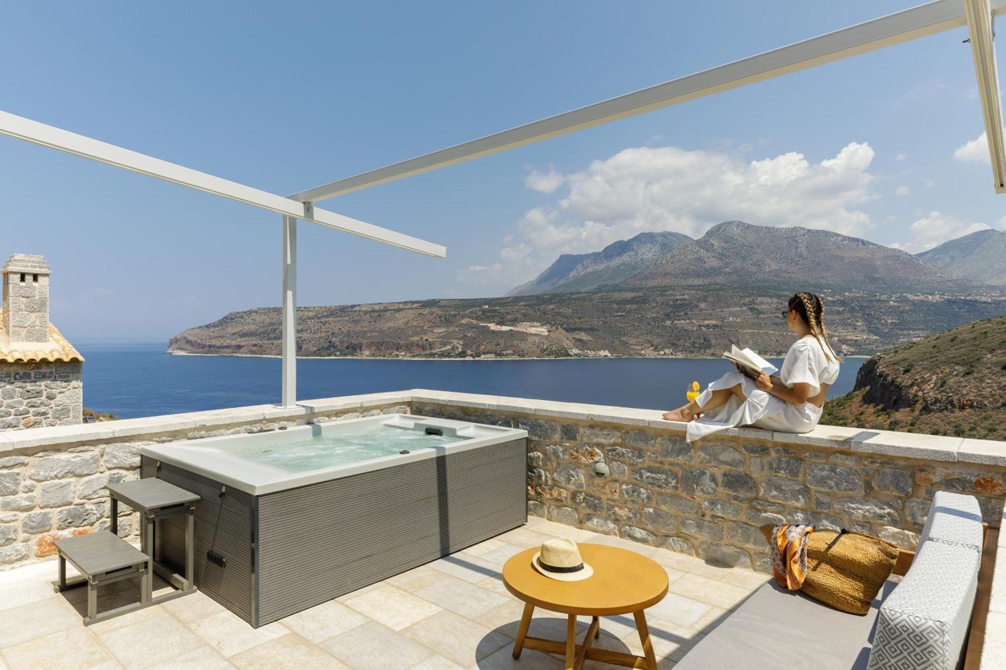 Trapela Limeni Luxury Suites Quarto foto