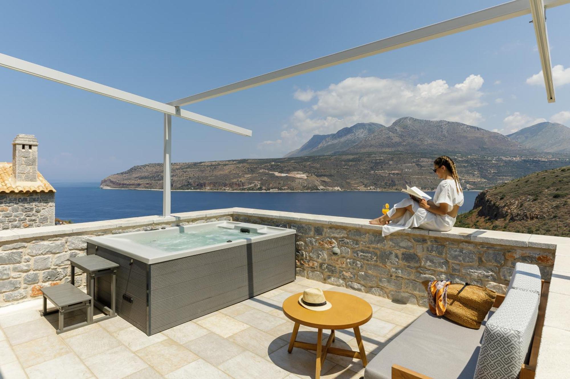 Trapela Limeni Luxury Suites Quarto foto