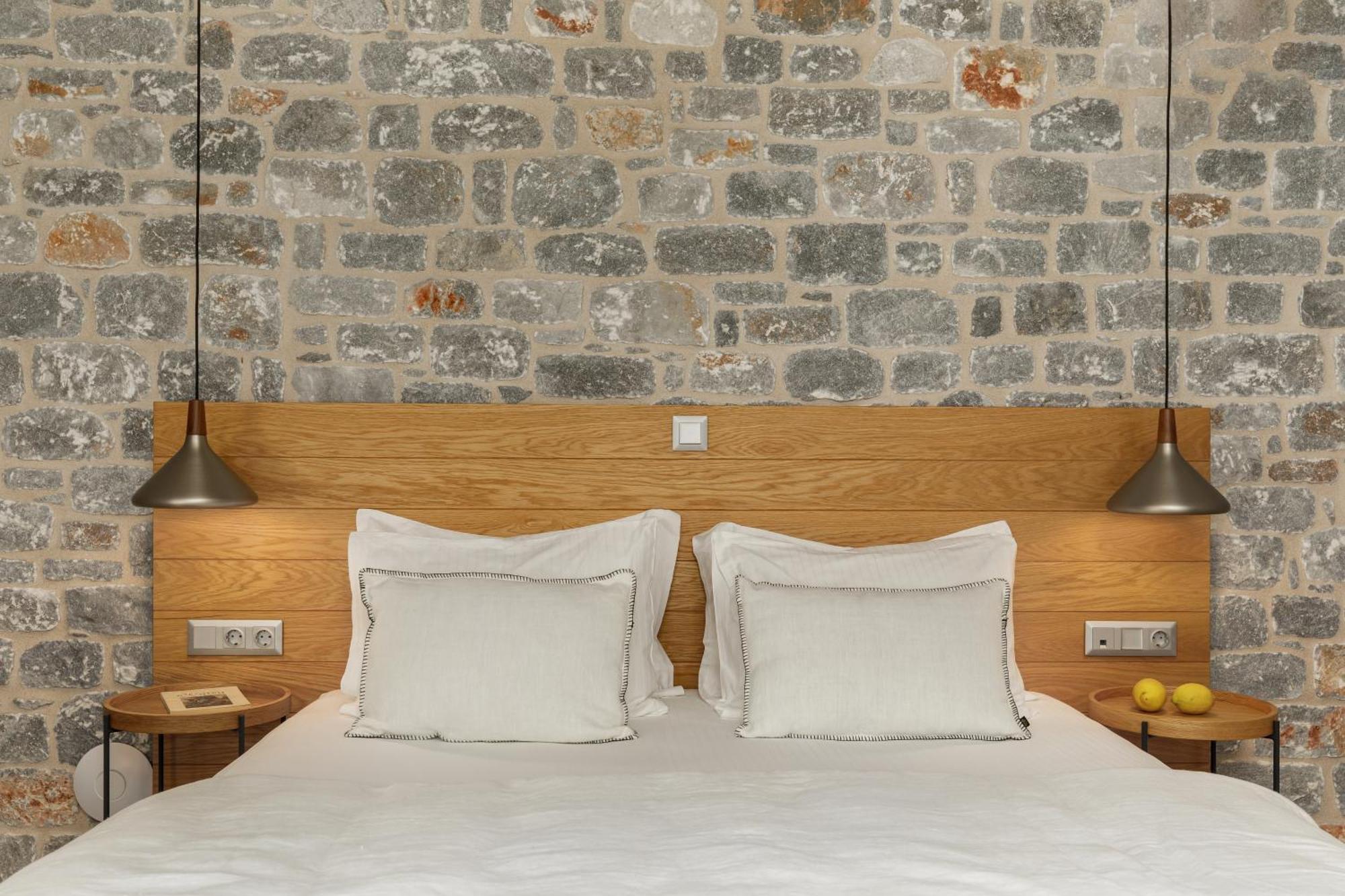 Trapela Limeni Luxury Suites Quarto foto