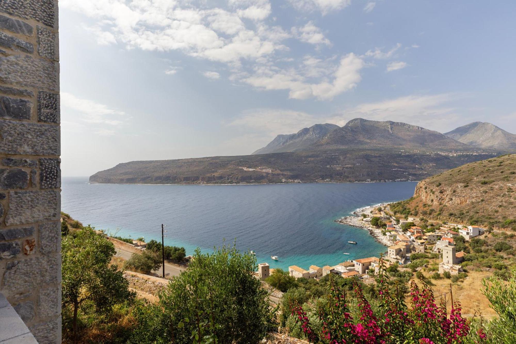 Trapela Limeni Luxury Suites Quarto foto