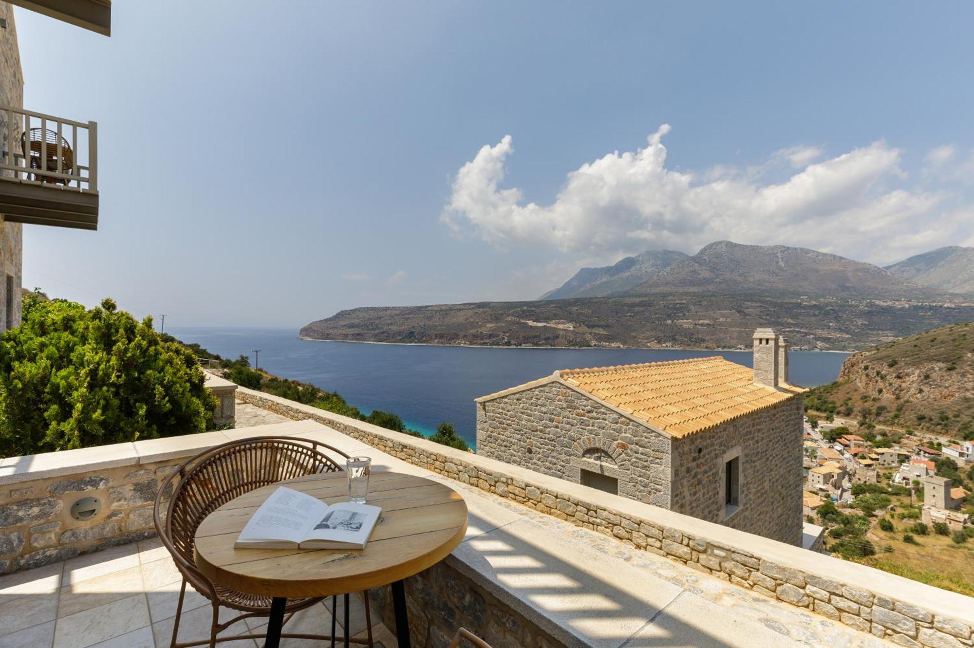 Trapela Limeni Luxury Suites Quarto foto