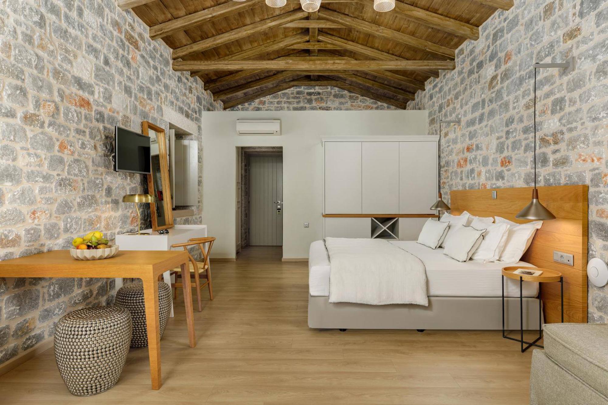 Trapela Limeni Luxury Suites Quarto foto